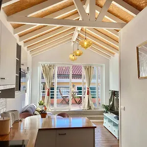 Apartment Janelas Verdes - Peaceful Views, Lisbon